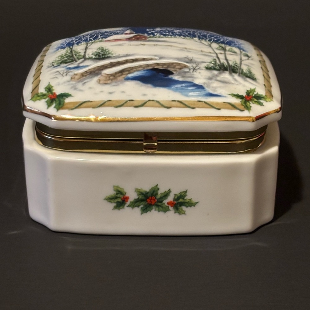 Heritage House Silent Night Porcelain Box